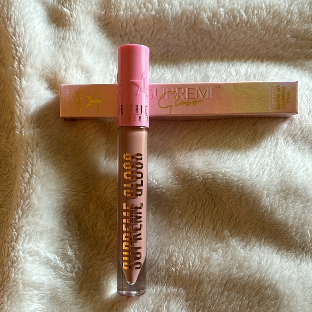 Jeffree Star Supreme gloss.